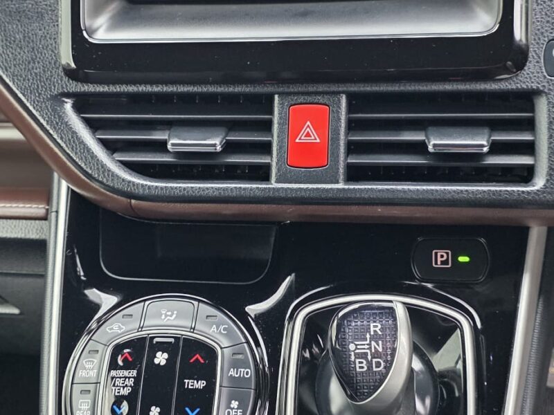 Hybrid 7 seats leather seats 1.8