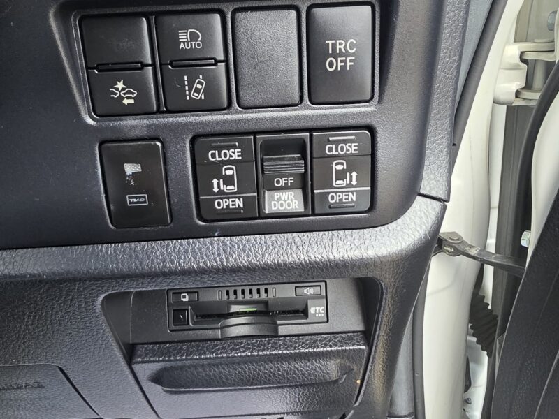 2019 Toyota Noah Hybrid 1.8 Hybrid 7-Seater MPV for Sale in Manchester | ULEZ Free Family Car