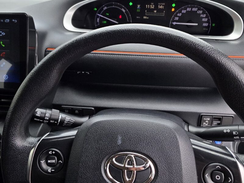 7 seats hybrid toyota Sienta 1.5 fuel economical