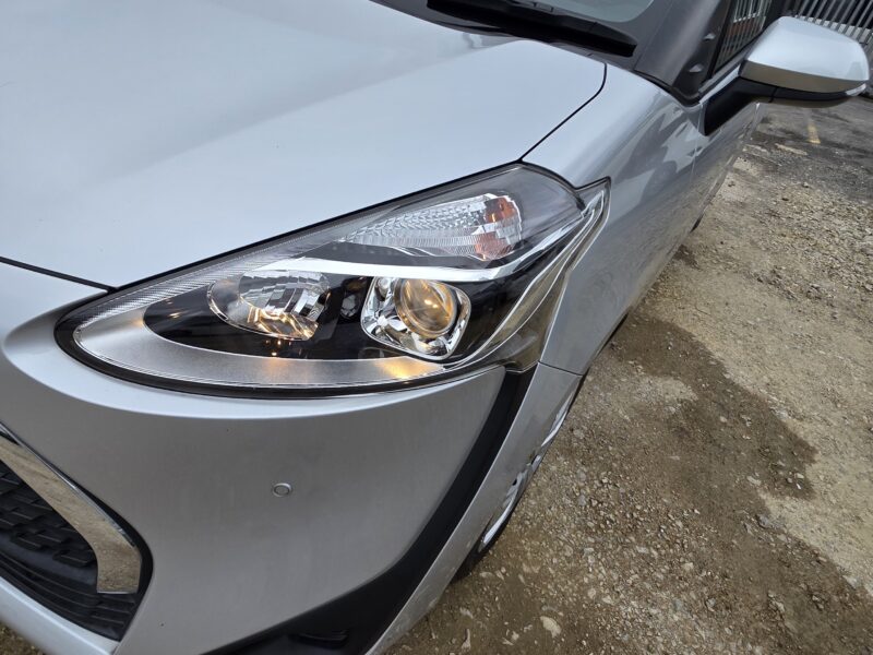 7 seats hybrid toyota Sienta 1.5 fuel economical