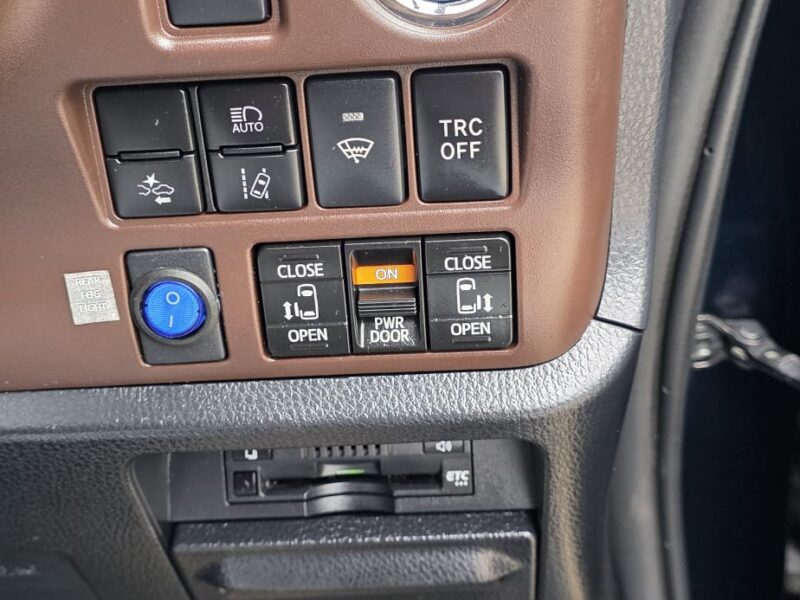 Hybrid 7 seats leather seats 1.8