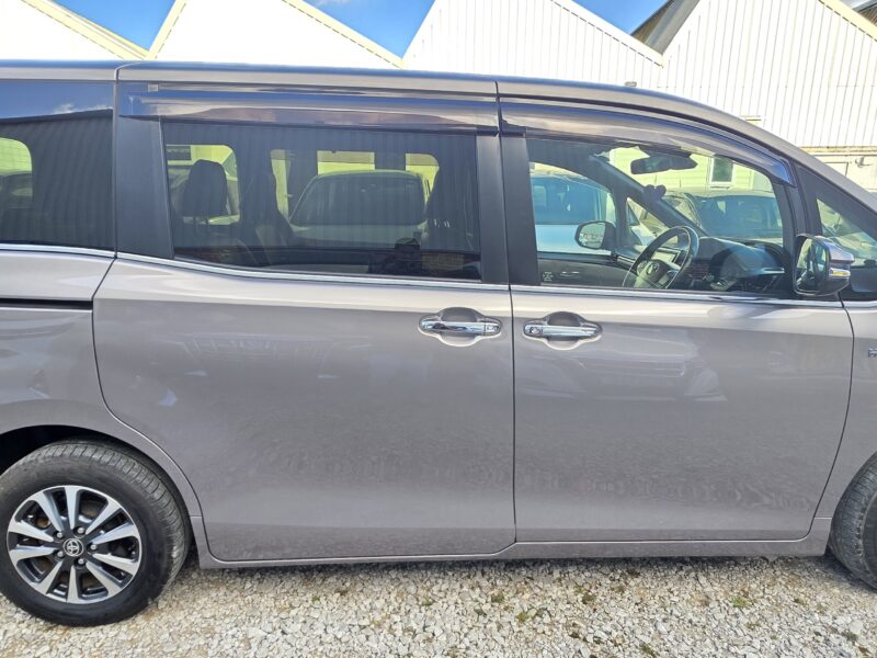2019 Toyota Esquire Hybrid 2019 7 Seater Automatic MPV for Sale in Manchester | ULEZ Compliant Family Hybrid