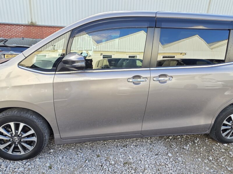 2019 Toyota Esquire Hybrid 2019 7 Seater Automatic MPV for Sale in Manchester | ULEZ Compliant Family Hybrid