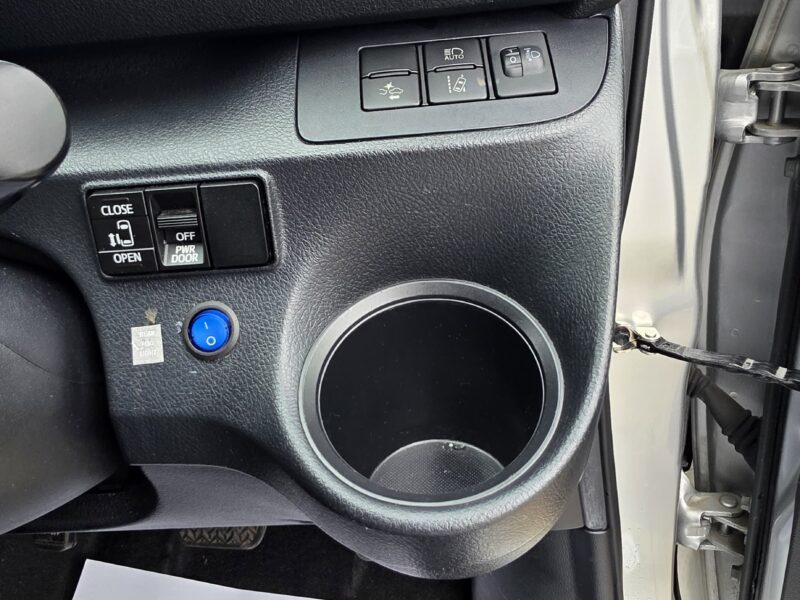 TOYOTA SIENTA 1.5 hybrid 2021 7 seats MPV