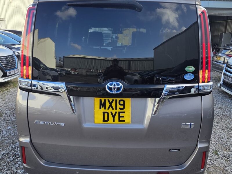 2019 Toyota Esquire Hybrid 2019 7 Seater Automatic MPV for Sale in Manchester | ULEZ Compliant Family Hybrid