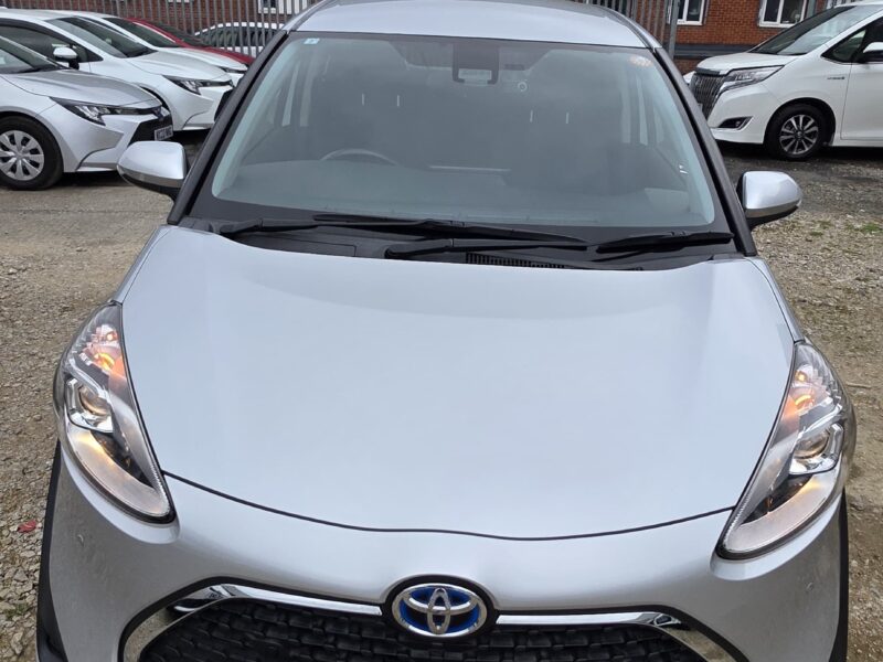 7 seats hybrid toyota Sienta 1.5 fuel economical