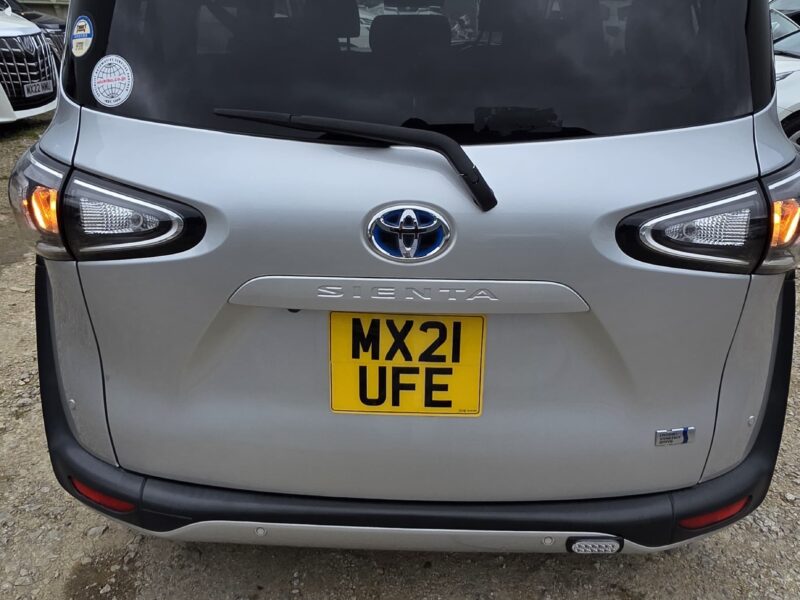 7 seats hybrid toyota Sienta 1.5 fuel economical