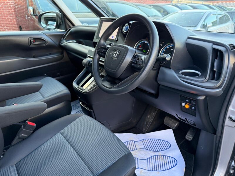 2022 Toyota Noah 1.8 Hybrid Automatic – ULEZ Free | 7 Seater Family MPV for Sale UK