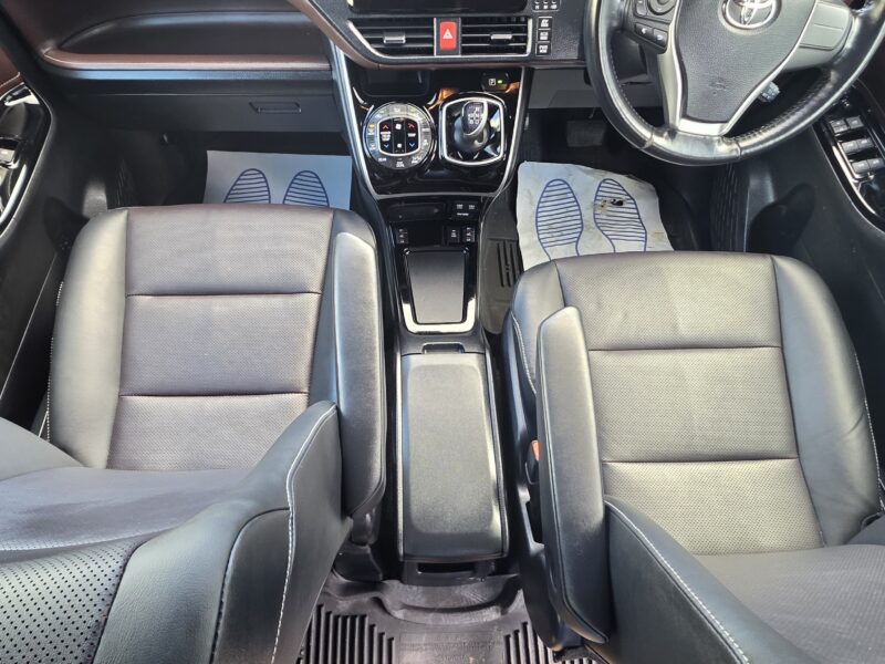 2019 Toyota Esquire Hybrid 2019 7 Seater Automatic MPV for Sale in Manchester | ULEZ Compliant Family Hybrid