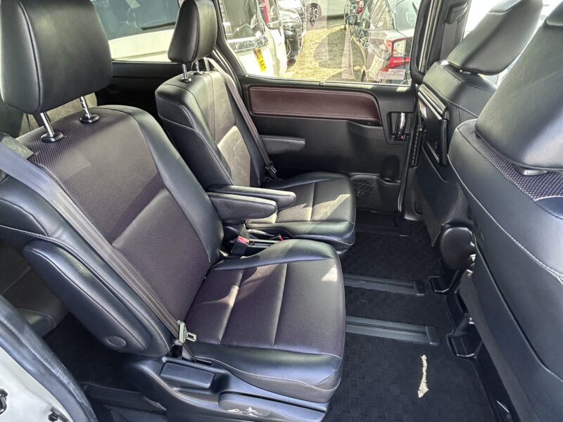 2019 Toyota Esquire Hybrid – Luxury 7-Seater Automatic MPV for Sale in Manchester