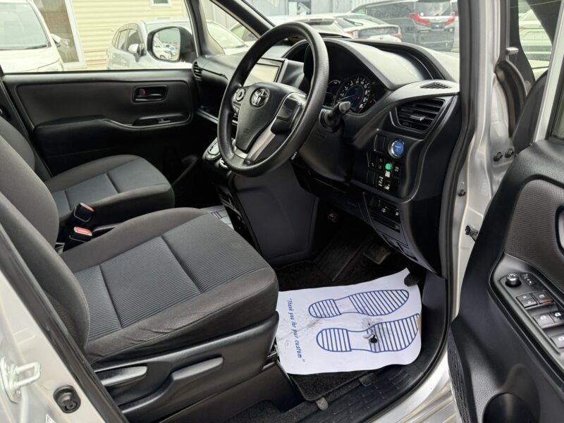 Toyota Noah Hybrid 1.8 Hybrid Automatic for Sale in Manchester – ULEZ Free 7 Seater MPV