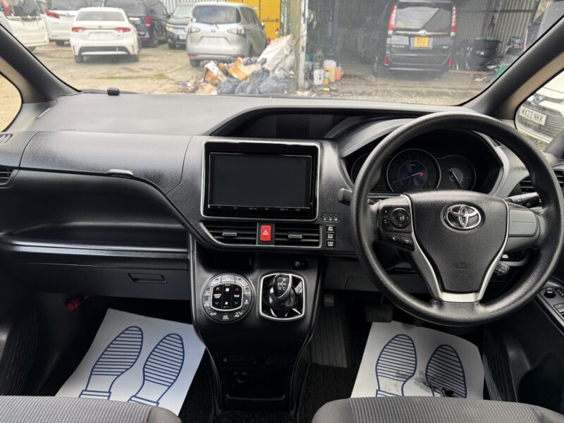 Toyota Noah Hybrid 1.8 Hybrid Automatic for Sale in Manchester – ULEZ Free 7 Seater MPV