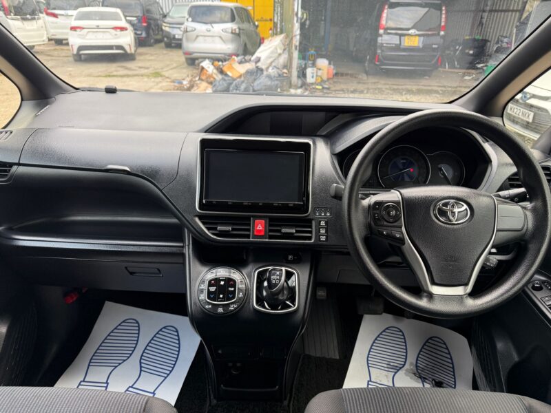Toyota Noah Hybrid 1.8 Hybrid Automatic for Sale in Manchester – ULEZ Free 7 Seater MPV