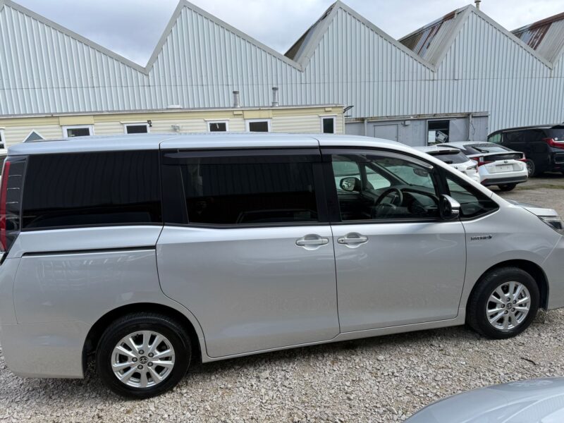 Toyota Noah Hybrid 1.8 Hybrid Automatic for Sale in Manchester – ULEZ Free 7 Seater MPV