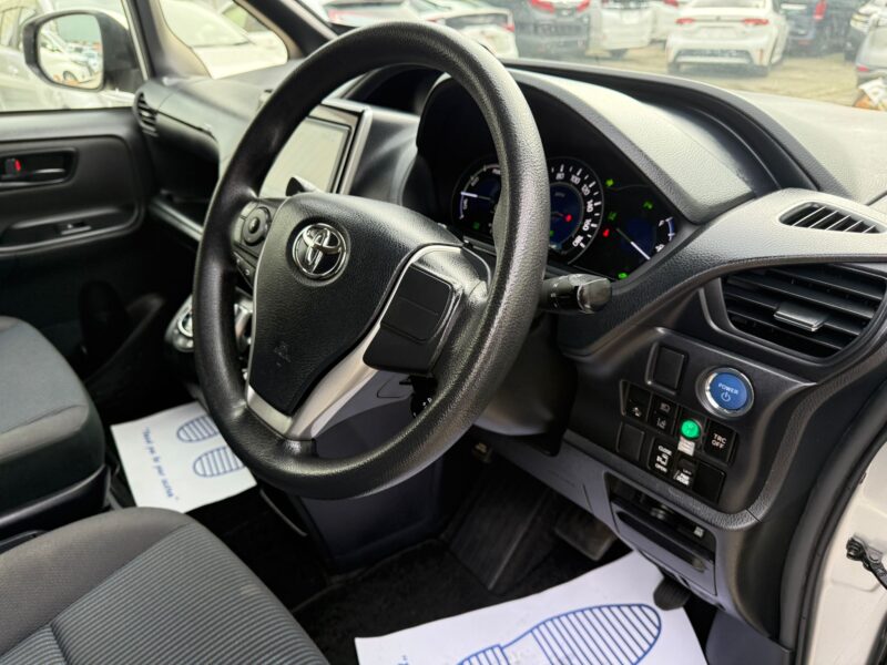 Toyota Noah Hybrid 1.8 Hybrid Automatic for Sale in Manchester – ULEZ Free 7 Seater MPV