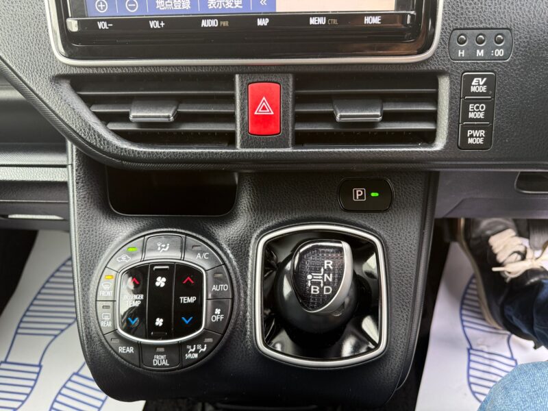 Toyota Noah Hybrid 1.8 Hybrid Automatic for Sale in Manchester – ULEZ Free 7 Seater MPV