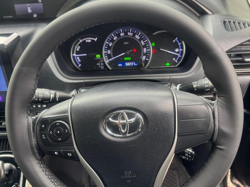 2017 Toyota Esquire 1.8 Hybrid (HEV) – Luxury 7-Seater for Sale in Manchester