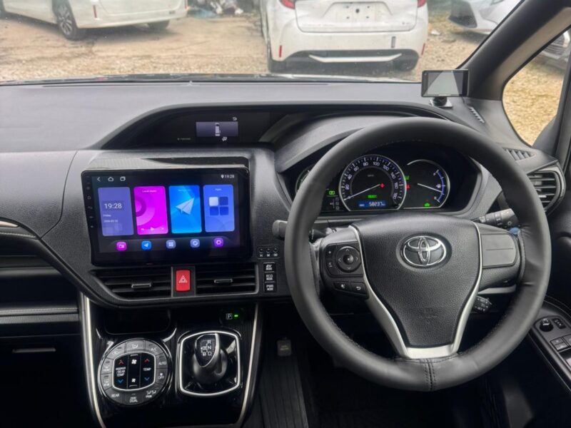 2017 Toyota Esquire 1.8 Hybrid (HEV) – Luxury 7-Seater for Sale in Manchester