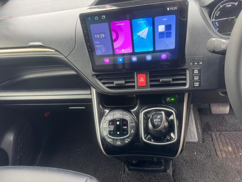 2017 Toyota Esquire 1.8 Hybrid (HEV) – Luxury 7-Seater for Sale in Manchester