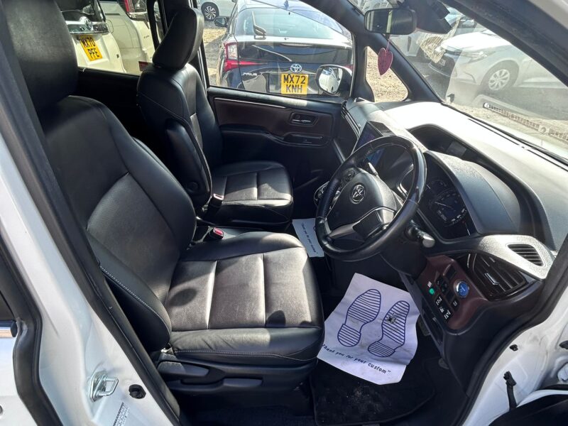2019 Toyota Esquire Hybrid – Luxury 7-Seater Automatic MPV for Sale in Manchester