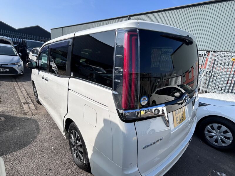 2019 Toyota Esquire Hybrid – Luxury 7-Seater Automatic MPV for Sale in Manchester