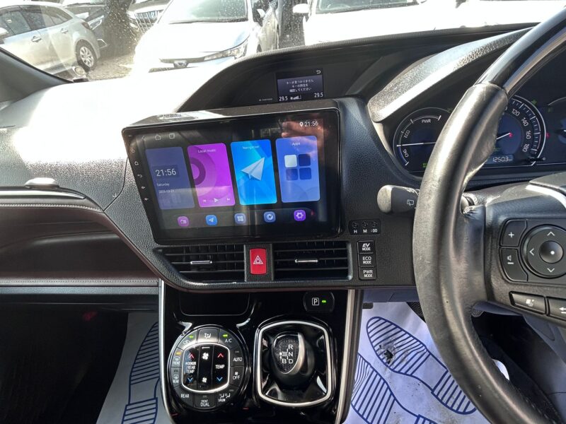 2019 Toyota Esquire Hybrid – Luxury 7-Seater Automatic MPV for Sale in Manchester