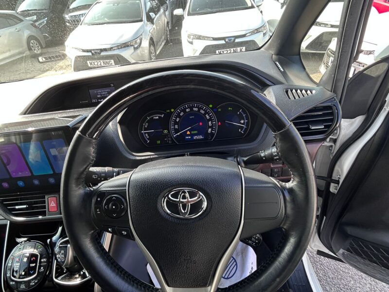 2019 Toyota Esquire Hybrid – Luxury 7-Seater Automatic MPV for Sale in Manchester