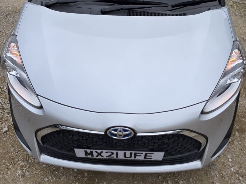 7 seats hybrid toyota Sienta 1.5 fuel economical