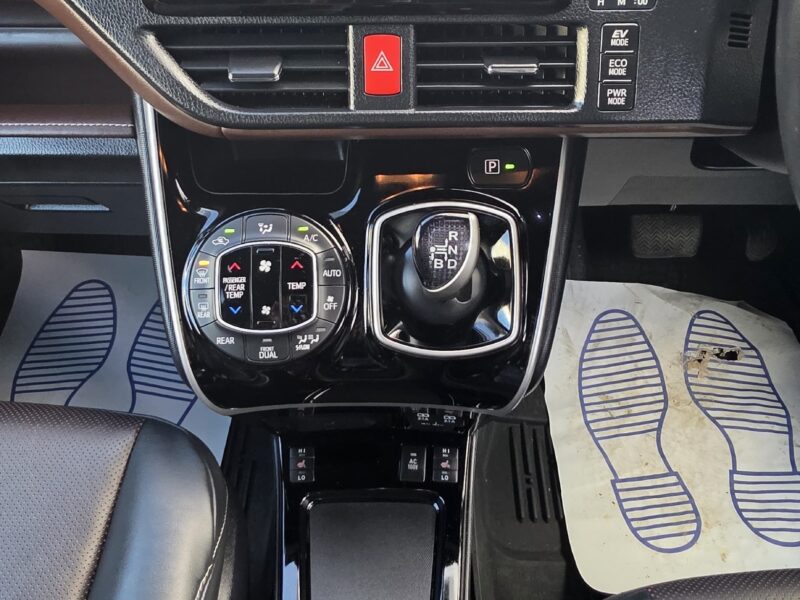 2019 Toyota Esquire Hybrid 2019 7 Seater Automatic MPV for Sale in Manchester | ULEZ Compliant Family Hybrid