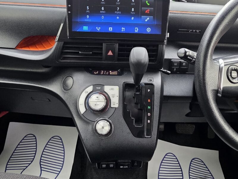 TOYOTA SIENTA 1.5 hybrid 2021 7 seats MPV