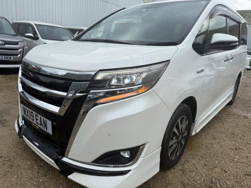 2019 Toyota Esquire Hybrid for Sale in Manchester, UK – 7-Seater Automatic MPV