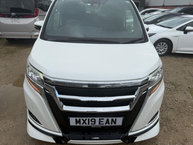 2019 Toyota Esquire Hybrid for Sale in Manchester, UK – 7-Seater Automatic MPV