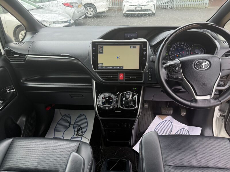 2019 Toyota Esquire Hybrid for Sale in Manchester, UK – 7-Seater Automatic MPV