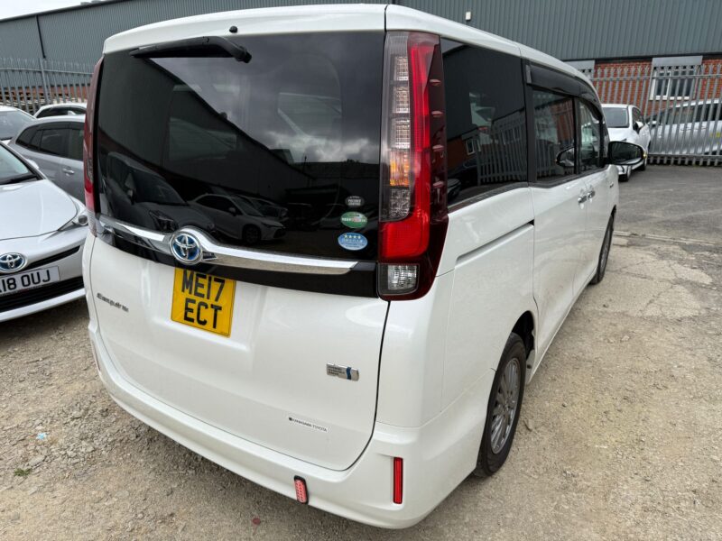 2017 Toyota Esquire 1.8 Hybrid Automatic – Luxury 7-Seater MPV for Sale in Manchester UK
