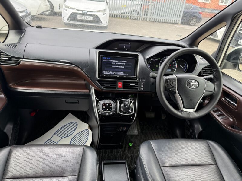 2017 Toyota Esquire 1.8 Hybrid Automatic – Luxury 7-Seater MPV for Sale in Manchester UK