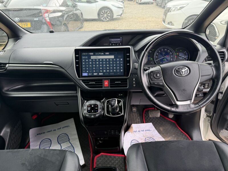 2019 Toyota Esquire 1.8 Hybrid for Sale in Manchester UK