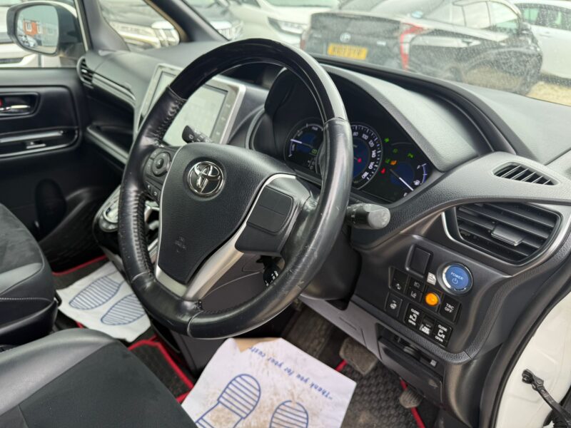 2019 Toyota Esquire 1.8 Hybrid for Sale in Manchester UK
