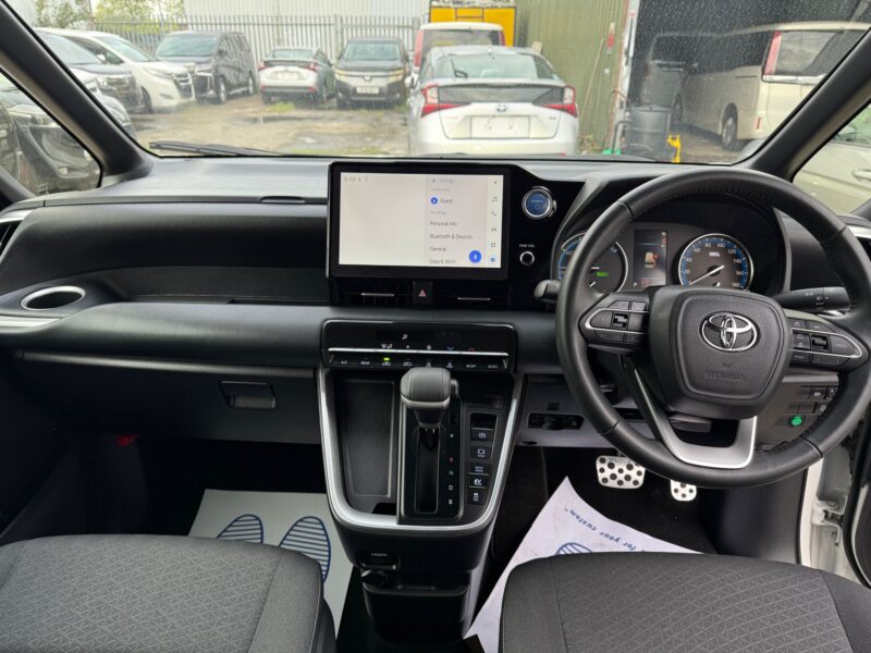 2023 Toyota Voxy Hybrid – White – Spacious 7-Seater MPV – ULEZ Free in Manchester, UK
