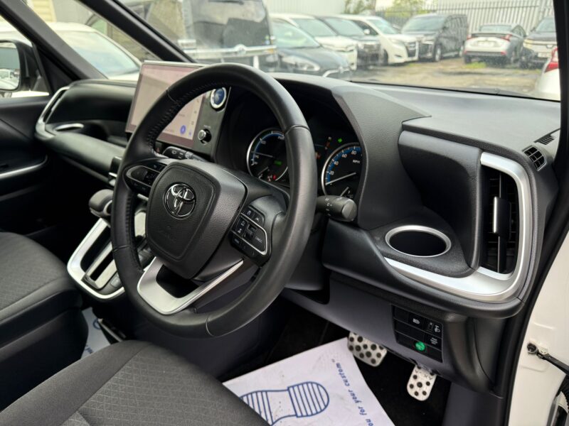 2023 Toyota Voxy Hybrid – White – Spacious 7-Seater MPV – ULEZ Free in Manchester, UK