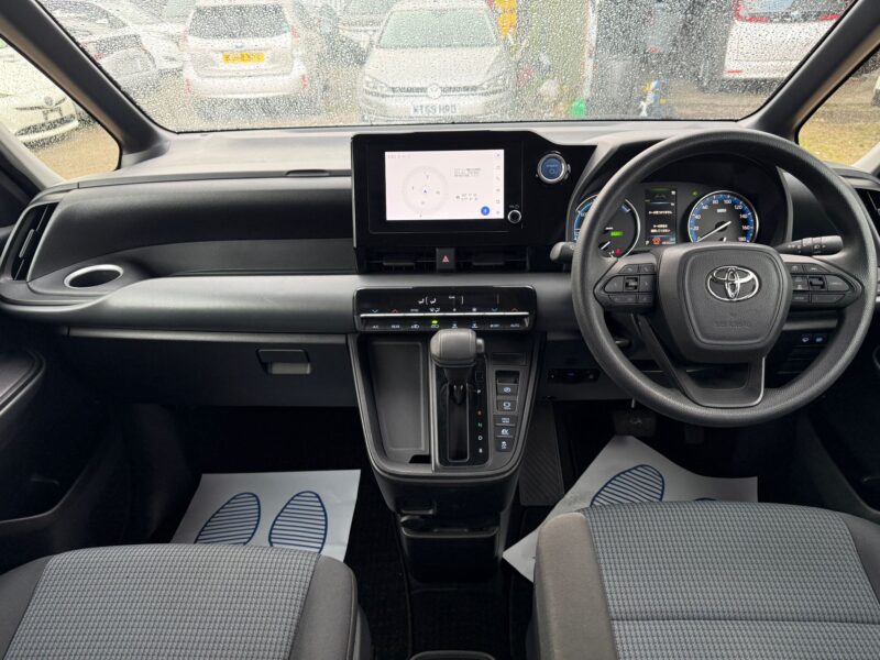 2022 Toyota Noah 1.8 Hybrid – ULEZ Free – 7 Seater Family MPV for Sale in Manchester