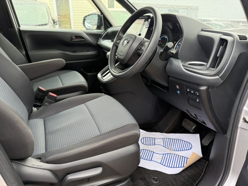 2022 Toyota Noah 1.8 Hybrid – ULEZ Free – 7 Seater Family MPV for Sale in Manchester