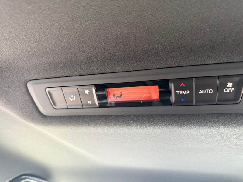 2017 Toyota Esquire 1.8 Hybrid – Luxury 7 Seater MPV for Sale in Manchester
