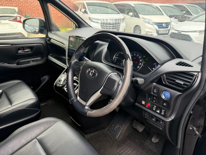 2017 Toyota Esquire 1.8 Hybrid – Luxury 7 Seater MPV for Sale in Manchester