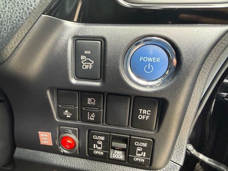 2017 Toyota Esquire 1.8 Hybrid – Luxury 7 Seater MPV for Sale in Manchester