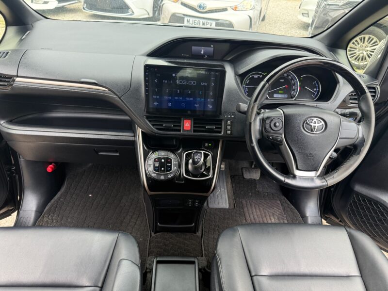 2017 Toyota Esquire 1.8 Hybrid – Luxury 7 Seater MPV for Sale in Manchester