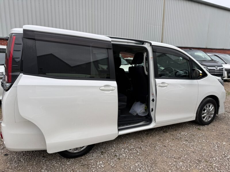 2020 Toyota Noah 1.8 Hybrid Automatic – ULEZ Free | Used Hybrid Car for Sale in Manchester