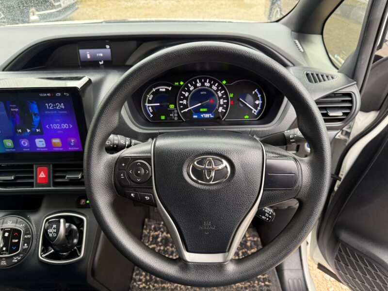 2020 Toyota Noah 1.8 Hybrid Automatic – ULEZ Free | Used Hybrid Car for Sale in Manchester