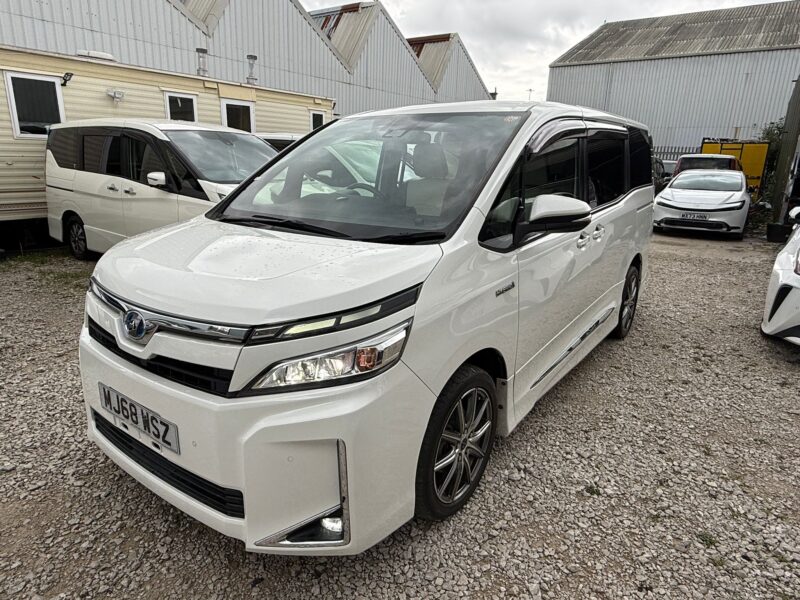 2019 Toyota Voxy Hybrid White – Spacious 7 Seater MPV – ULEZ Free | Used Hybrid Car in Manchester UK