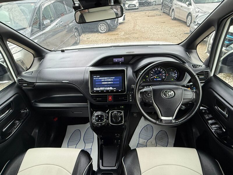 2019 Toyota Voxy Hybrid White – Spacious 7 Seater MPV – ULEZ Free | Used Hybrid Car in Manchester UK