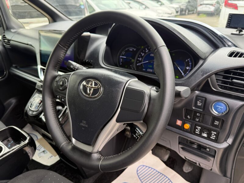 2017 Toyota Voxy 1.8 Hybrid – ULEZ Free – Euro 6 | Used Hybrid Car in Manchester UK